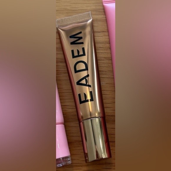 EADEM Le Chouchou Exfoliating + Softening Peptide Lip Balm Croissant au Beurre - Picture 2 of 3